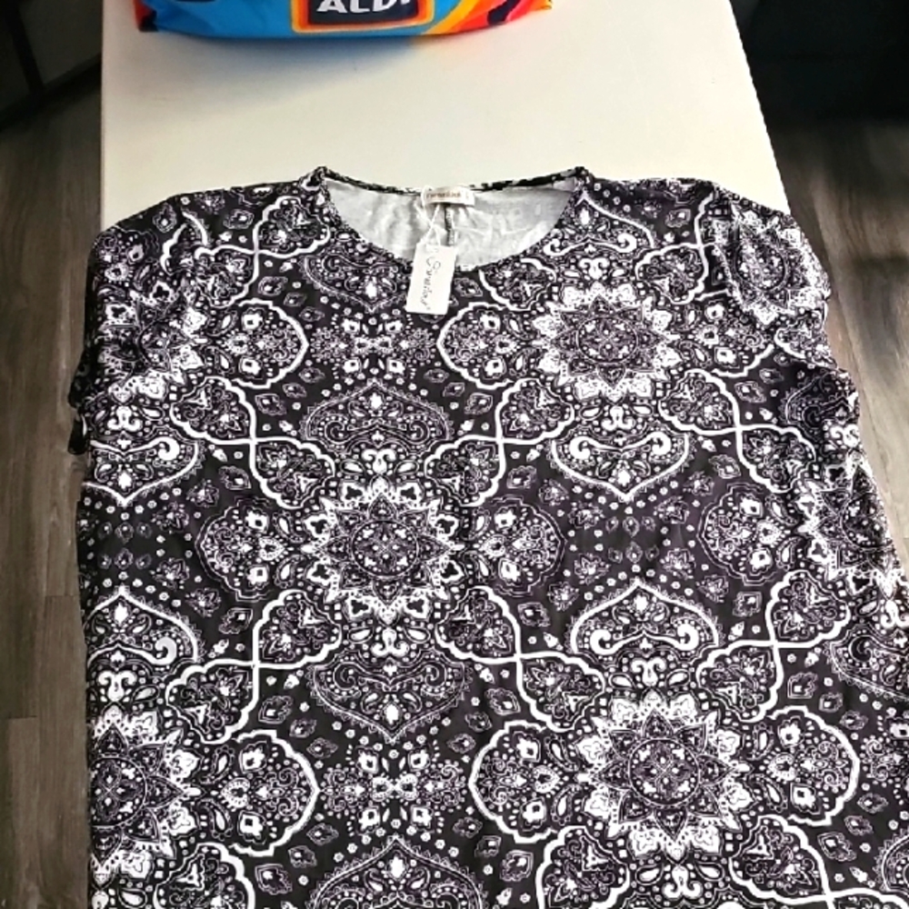 Fantaslook Nwts Sz 4XL. Black And White!!! Super Cute!! Womens Plus Size